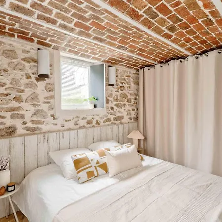 Gare En Face A Pied - Paris 10mn - Parking Prive Gratuit - De 1 A 8 Personnes - Souplex - Equipe - Entierement Renove Apartment *